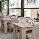 Cinema Хотел 4*